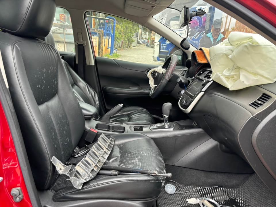 Nissan Tiida 1.6 整車拆賣 二手零件照片 - Orange Garage