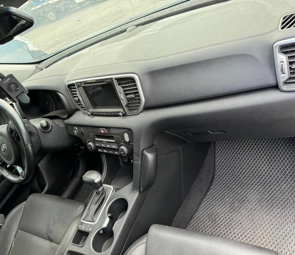 Kia Sportage 2.0 整車拆賣 二手零件照片 - Orange Garage