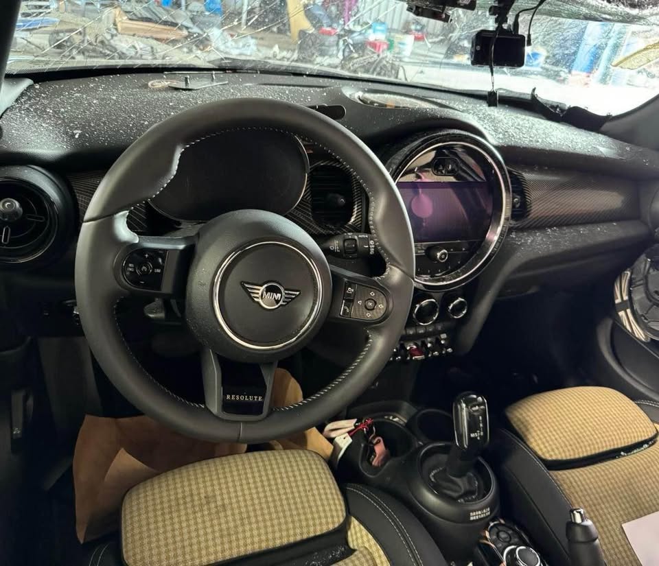 Mini Hatch 整車拆賣 二手零件照片 - Orange Garage