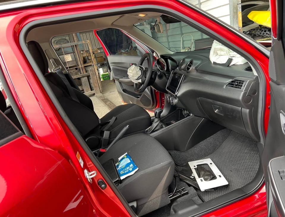 Suzuki Swift 1.2 Hybrid 整車拆賣 二手零件照片 - Orange Garage