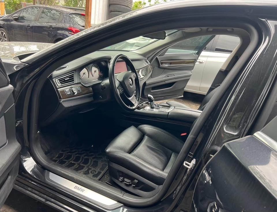 BMW 7 Series 730d 整車拆賣 二手零件照片 - Orange Garage