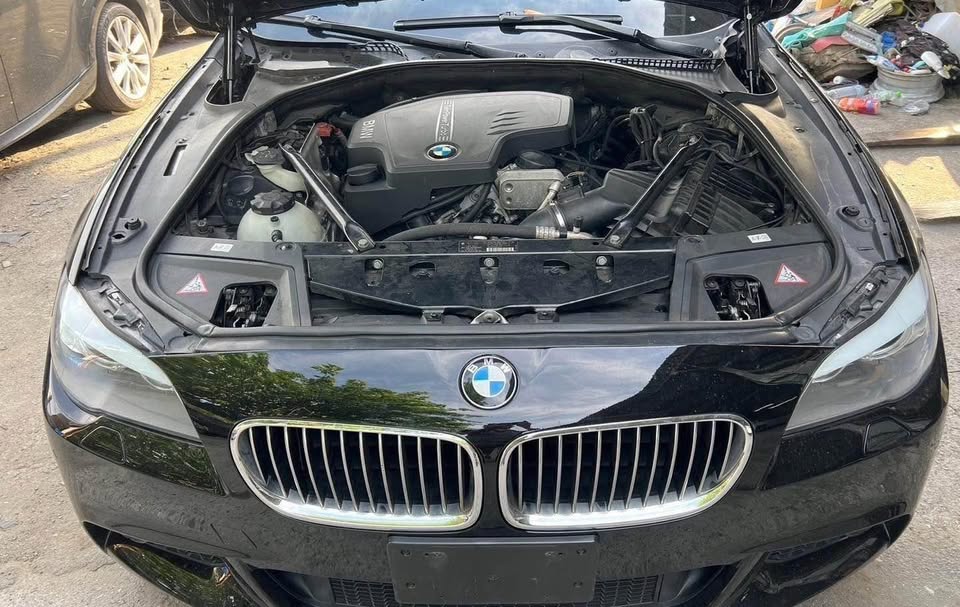 BMW 5 Series 528i 整車拆賣 二手零件照片 - Orange Garage