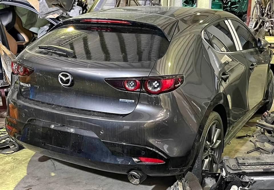 Mazda 3 2.0 整車拆賣 二手零件照片 - Orange Garage