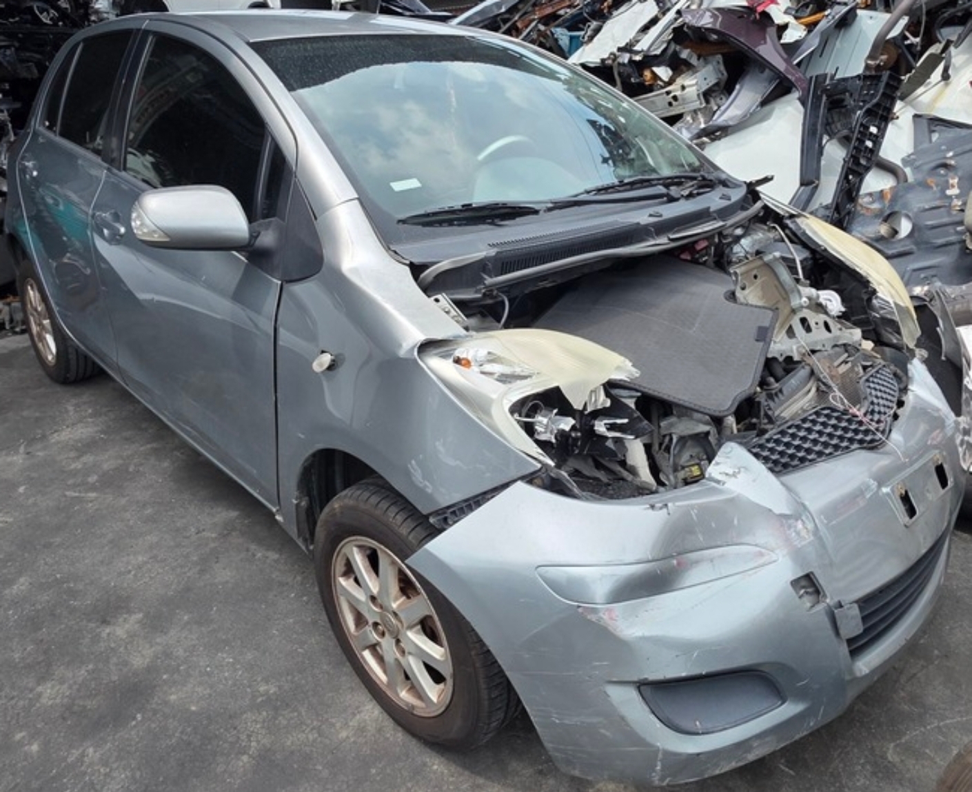 Toyota Yaris 1.5 整車拆賣 二手零件照片 - Orange Garage