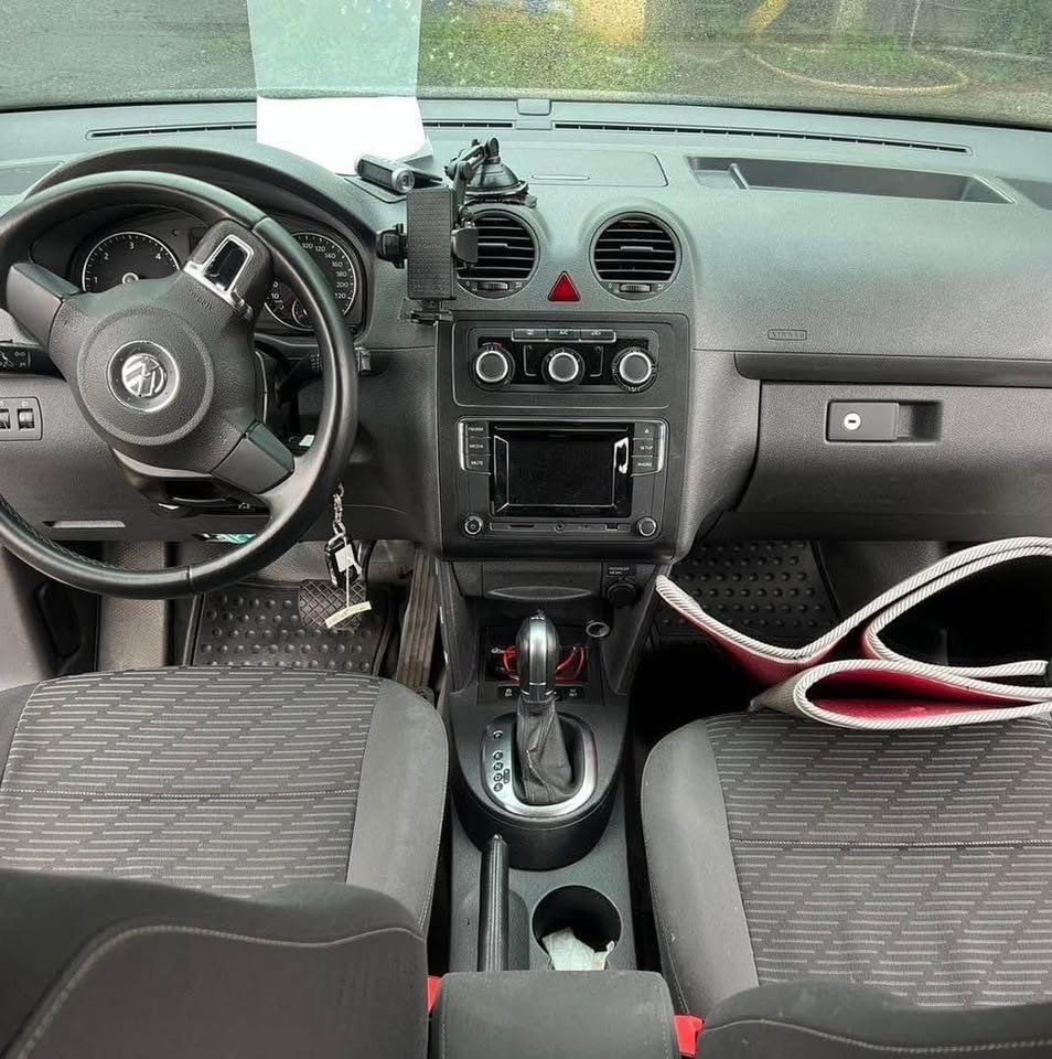Volkswagen Caddy Maxi TDI 整車拆賣 二手零件照片 - Orange Garage