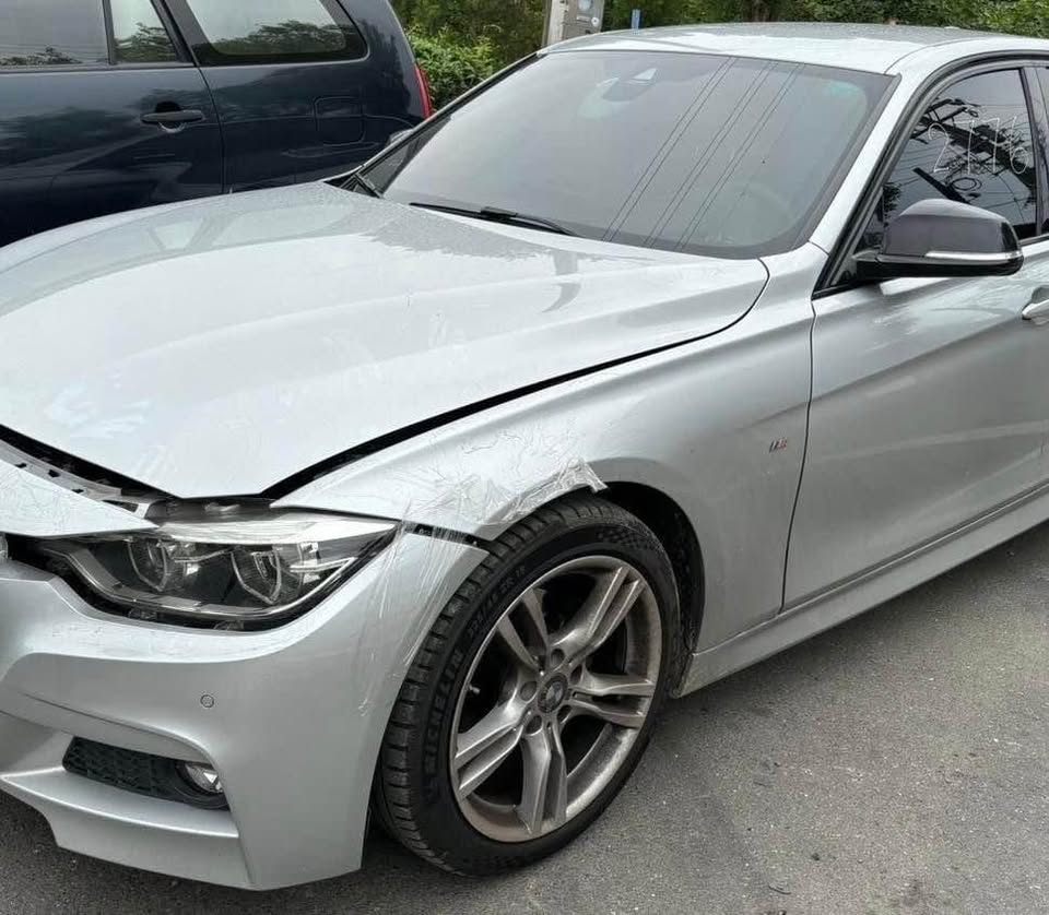 BMW 3 Series 320i 整車拆賣 二手零件照片 - Orange Garage