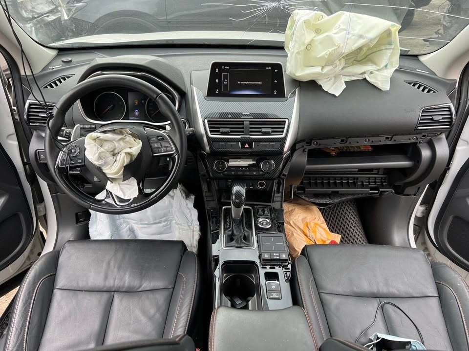 Mitsubishi Eclipse Cross 1.5 整車拆賣 二手零件照片 - Orange Garage