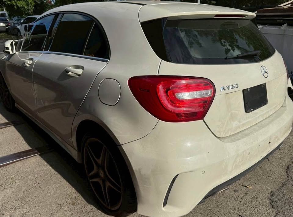 Mercedes-Benz A-Class A180 整車拆賣 二手零件照片 - Orange Garage