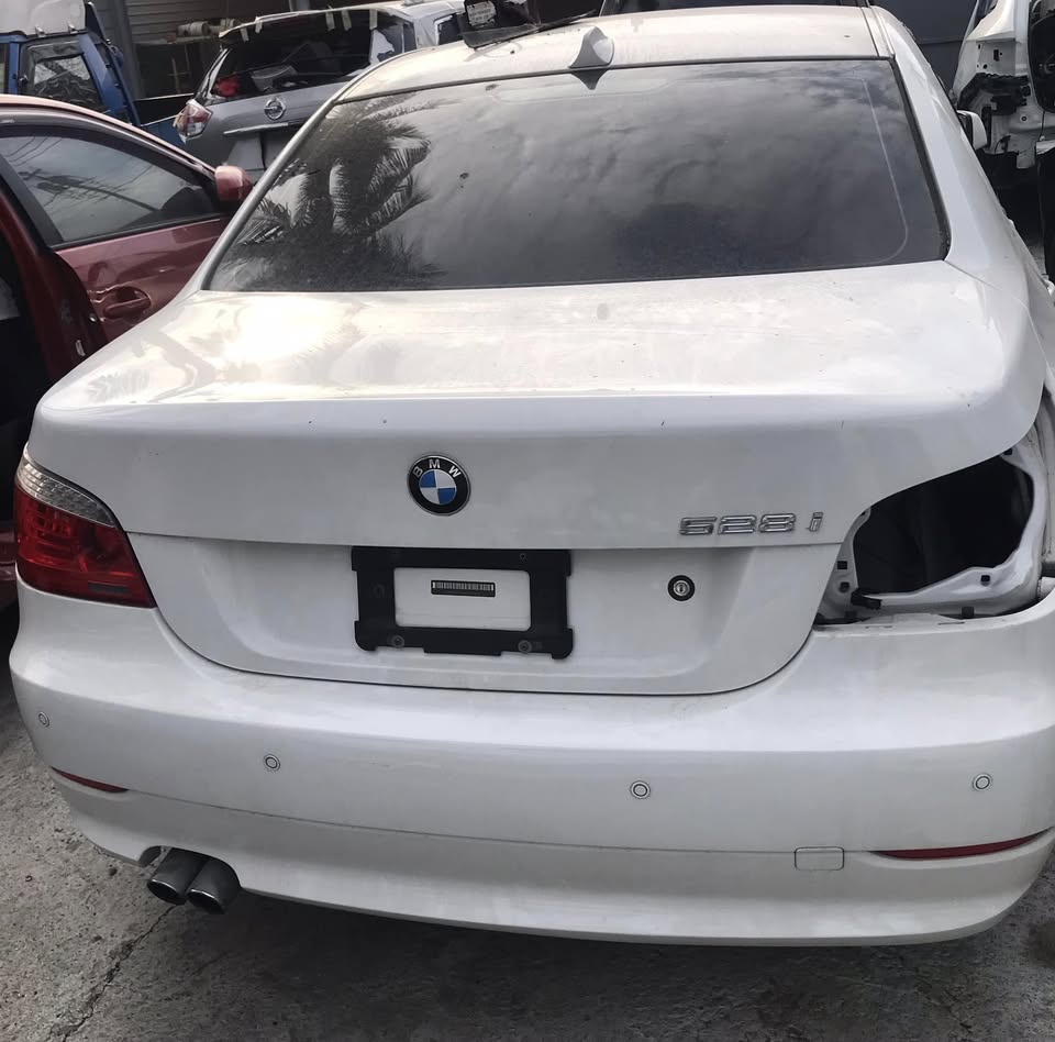 BMW 5 Series 528i 整車拆賣 二手零件照片 - Orange Garage