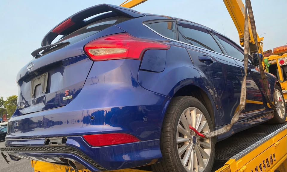 Ford Focus 1.5 整車拆賣 二手零件照片 - Orange Garage