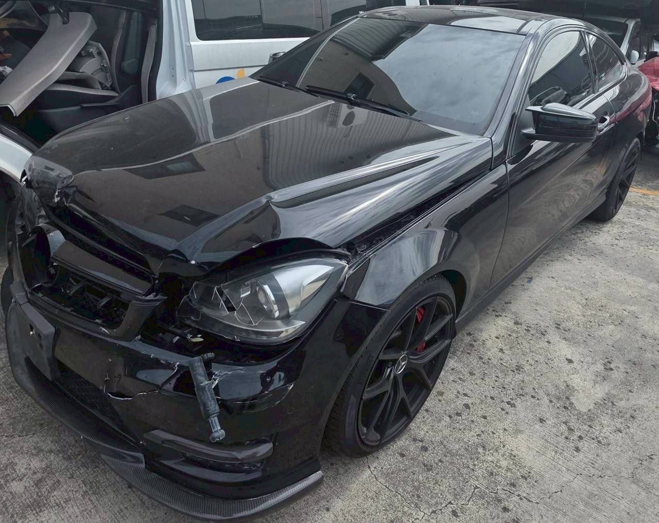 Mercedes-Benz C-Class coupe C300 整車拆賣 二手零件照片 - Orange Garage