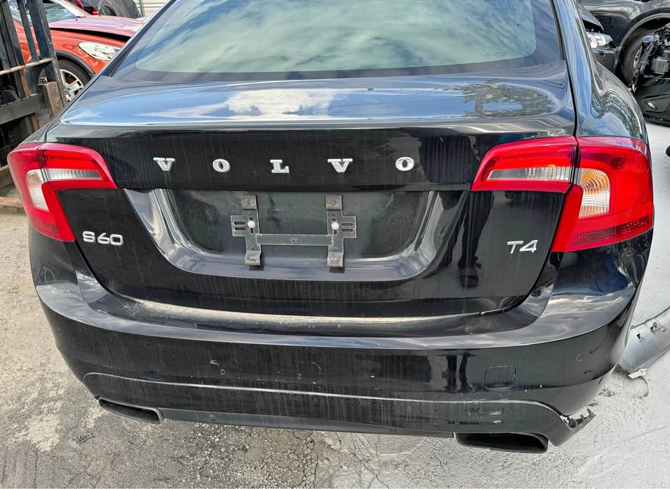 Volvo S60 1.6 T4 整車拆賣 二手零件照片 - Orange Garage