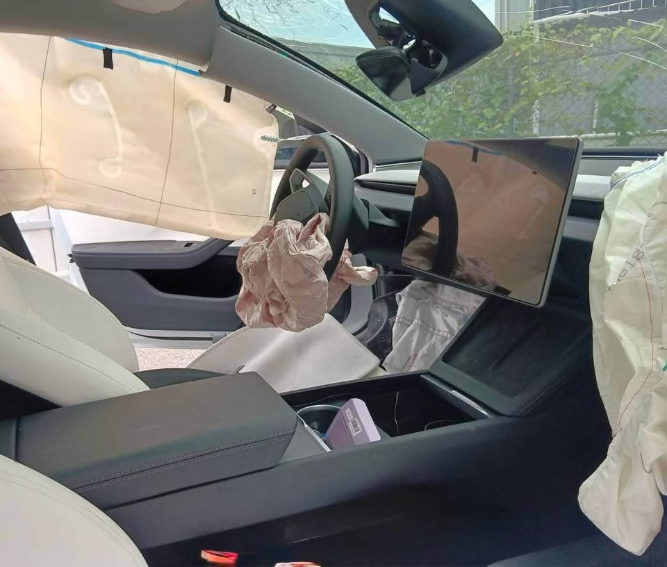 Tesla Model 3 Highland 整車拆賣 二手零件照片 - Orange Garage