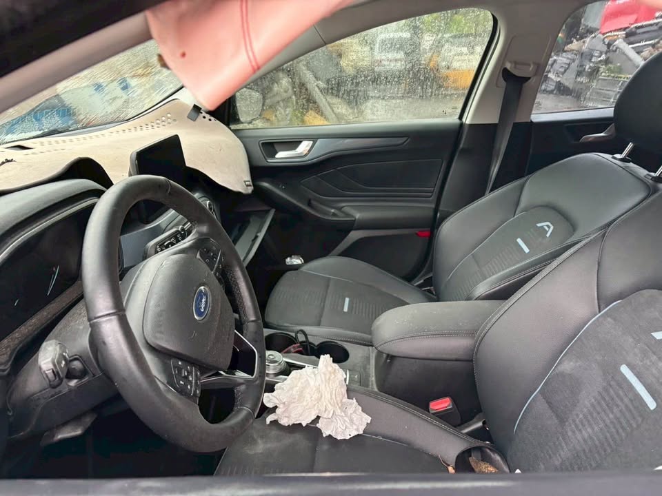 Ford Focus 1.5 Active EcoBoost 整車拆賣 二手零件照片 - Orange Garage