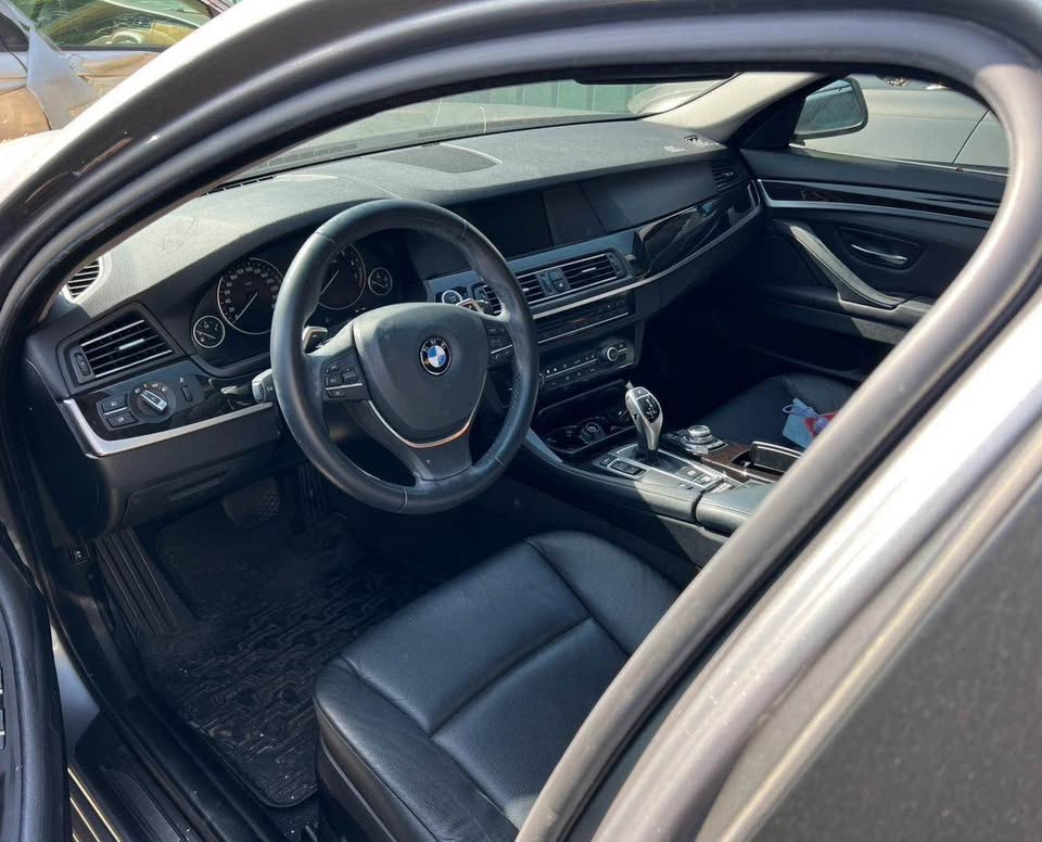 BMW 5 Series 520i 整車拆賣 二手零件照片 - Orange Garage