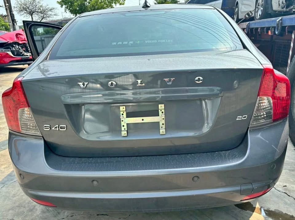 Volvo S40 2.0 整車拆賣 二手零件照片 - Orange Garage