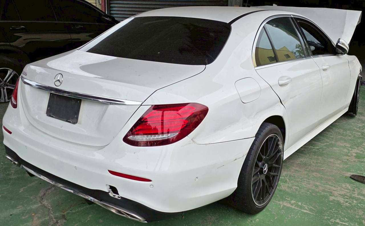 Mercedes-Benz E-Class Sedan E300 整車拆賣 二手零件照片 - Orange Garage