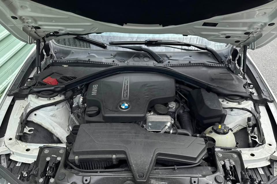 BMW 3 Series 320i 整車拆賣 二手零件照片 - Orange Garage
