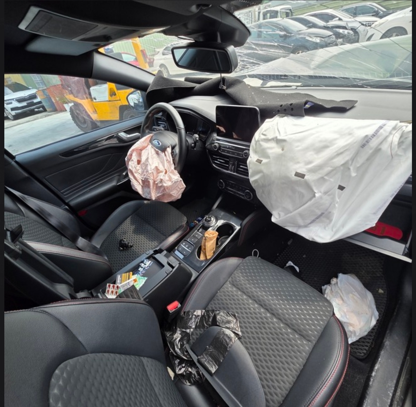 Ford Focus 5D ST-Line 整車拆賣 二手零件照片 - Orange Garage