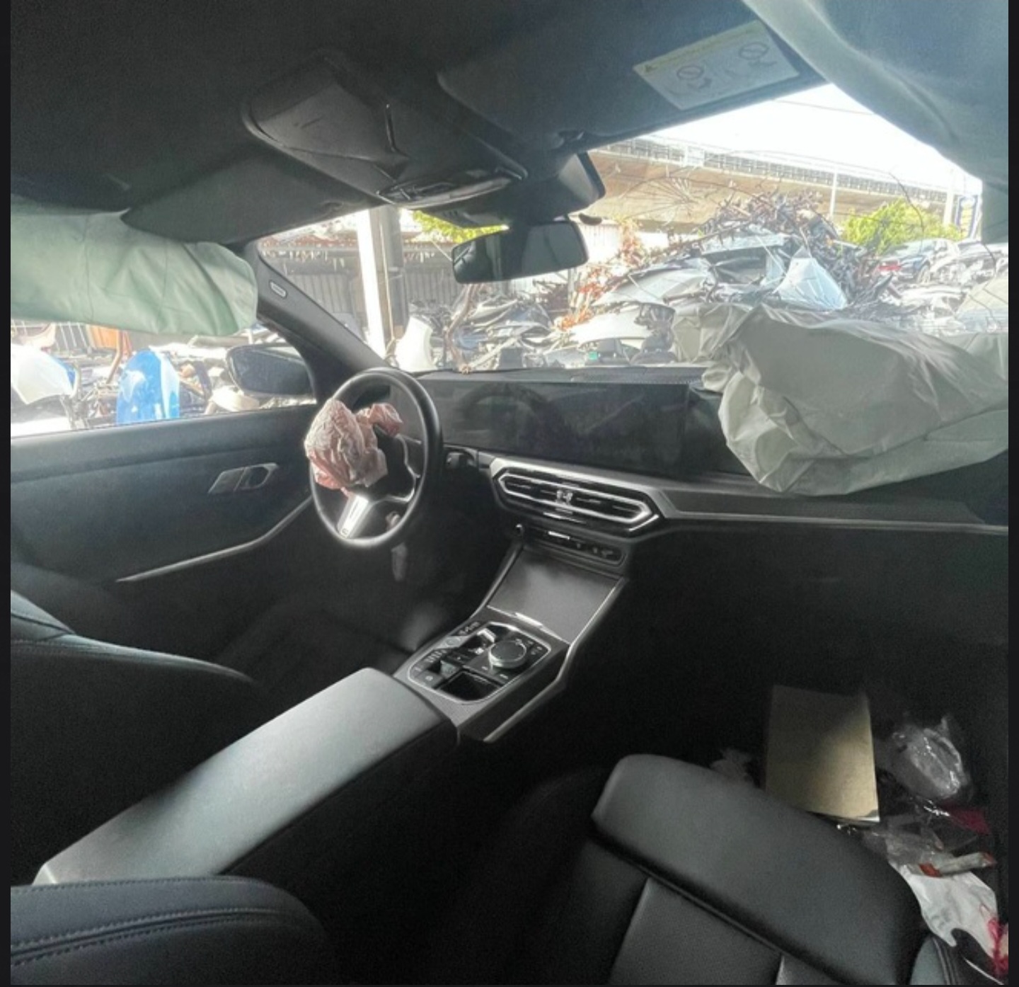 BMW 3 Series 320i 整車拆賣 二手零件照片 - Orange Garage