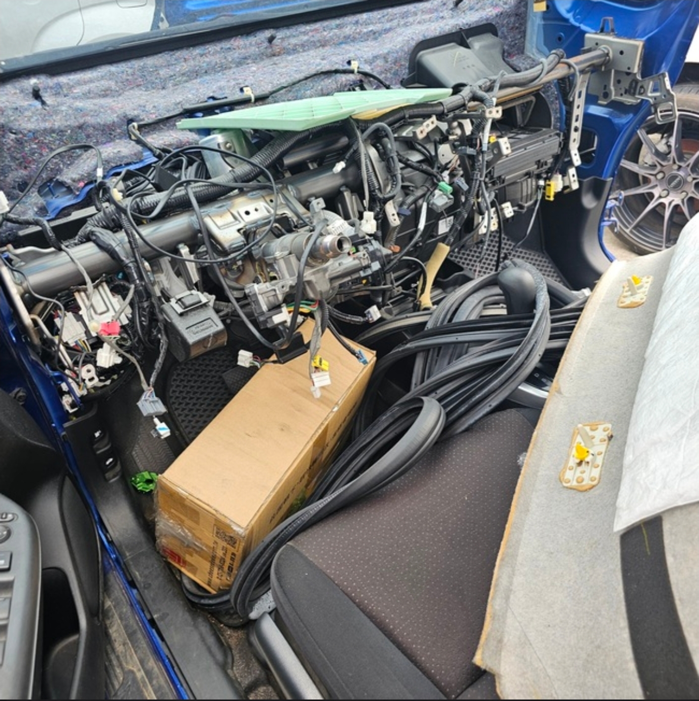 Honda Fit 1.5 整車拆賣 二手零件照片 - Orange Garage