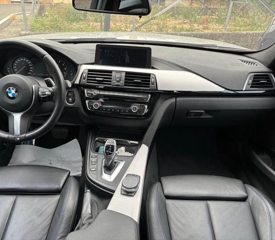 BMW 3 Series 320i 整車拆賣 二手零件照片 - Orange Garage