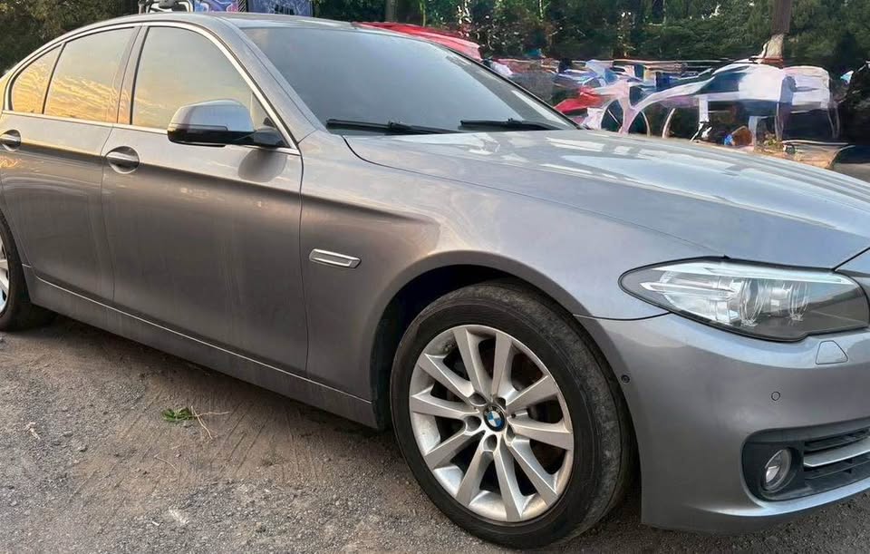 BMW 5 Series 528i 整車拆賣 二手零件照片 - Orange Garage