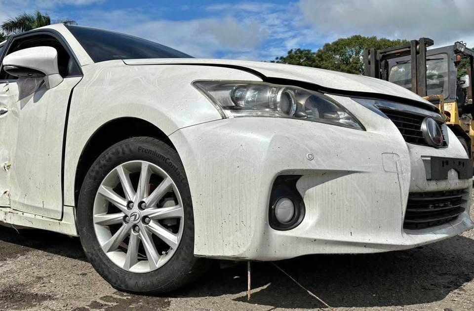 Lexus CT200h Hybrid 1.8 整車拆賣 二手零件照片 - Orange Garage
