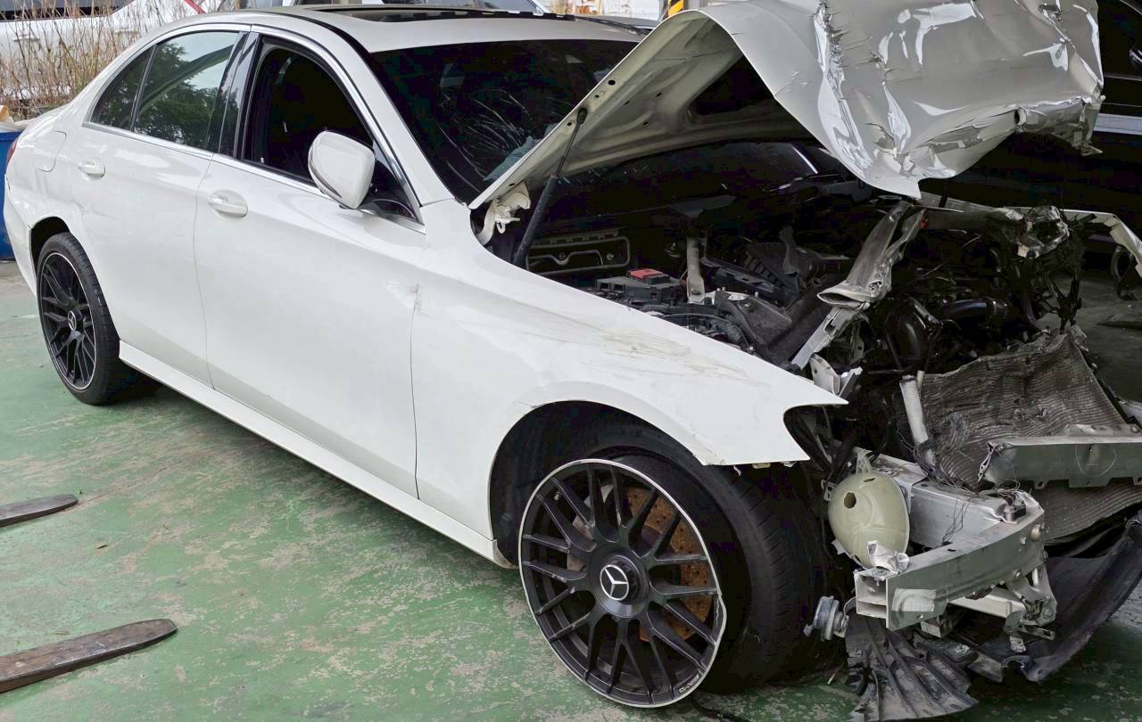 Mercedes-Benz E-Class Sedan E300 整車拆賣 二手零件照片 - Orange Garage