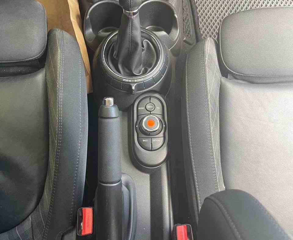 Mini Hatch 1.5 整車拆賣 二手零件照片 - Orange Garage