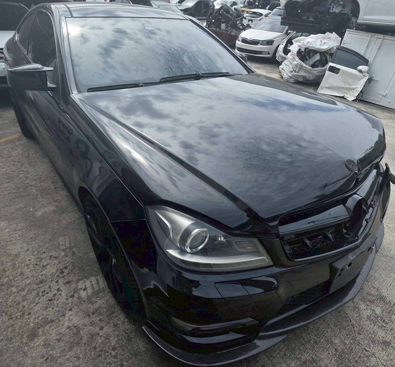 Mercedes-Benz C-Class coupe C300 整車拆賣 二手零件照片 - Orange Garage