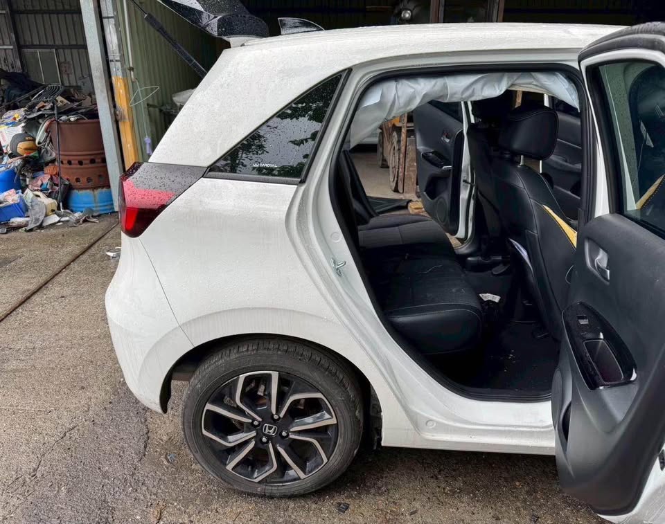 Honda Fit e:HEV 整車拆賣 二手零件照片 - Orange Garage