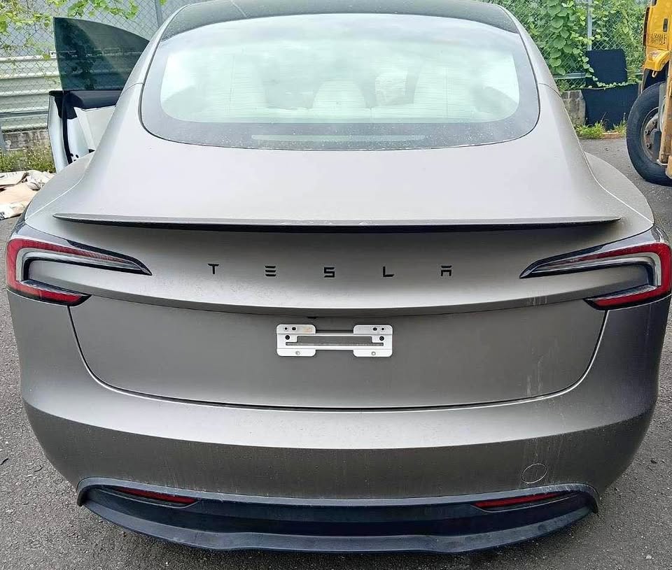 Tesla Model 3 Highland 整車拆賣 二手零件照片 - Orange Garage