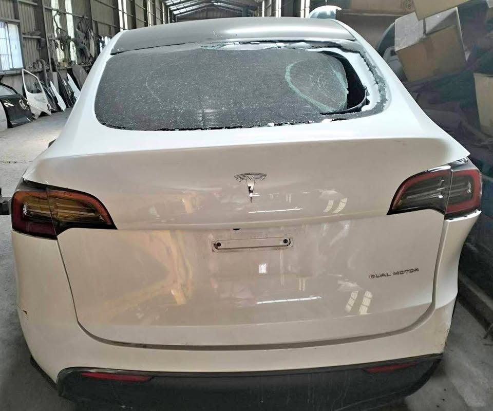 Tesla Model Y Long Range 整車拆賣 二手零件照片 - Orange Garage