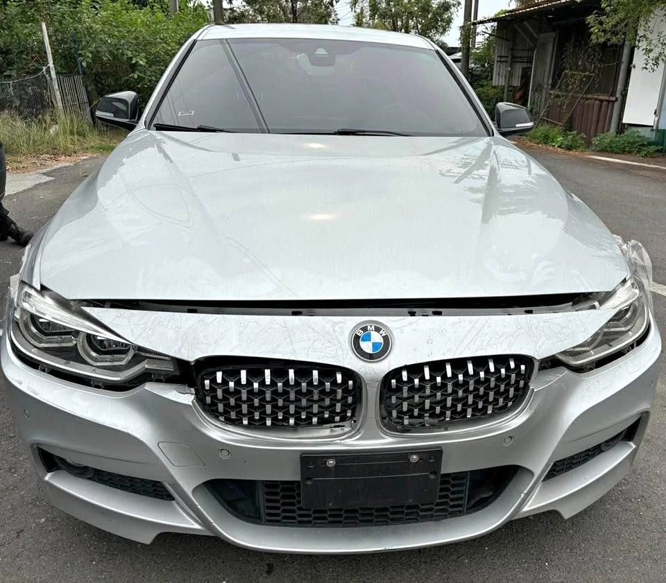 BMW 3 Series 320i 整車拆賣 二手零件照片 - Orange Garage