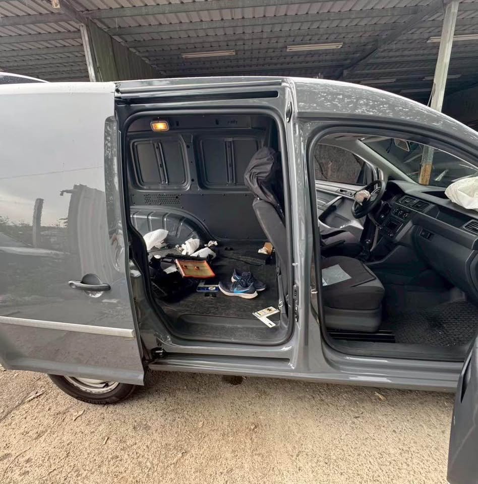 Volkswagen Caddy 2.0 整車拆賣 二手零件照片 - Orange Garage