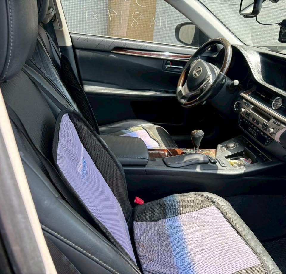 Lexus ES300h 2.5 整車拆賣 二手零件照片 - Orange Garage