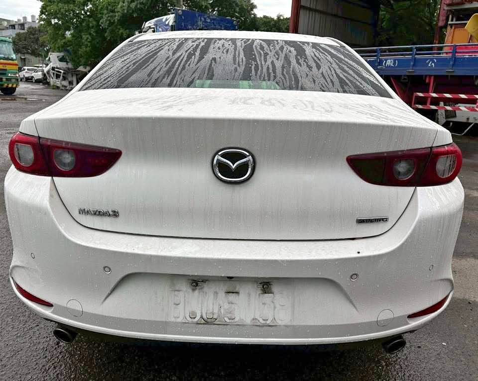 Mazda 3 2.0 Sedan 整車拆賣 二手零件照片 - Orange Garage