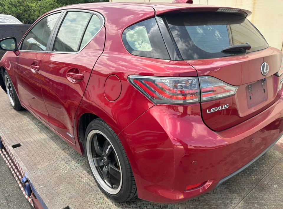 Lexus CT200h 1.8 整車拆賣 二手零件照片 - Orange Garage