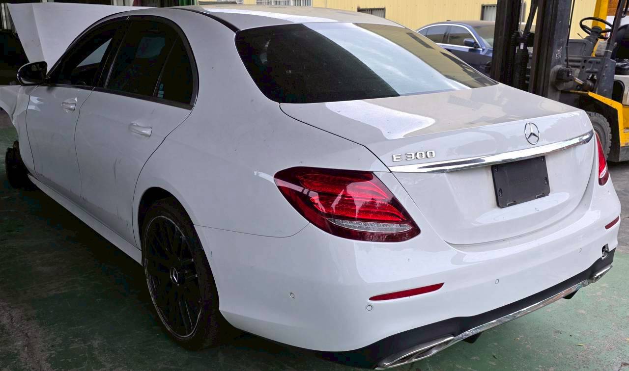 Mercedes-Benz E-Class Sedan E300 整車拆賣 二手零件照片 - Orange Garage