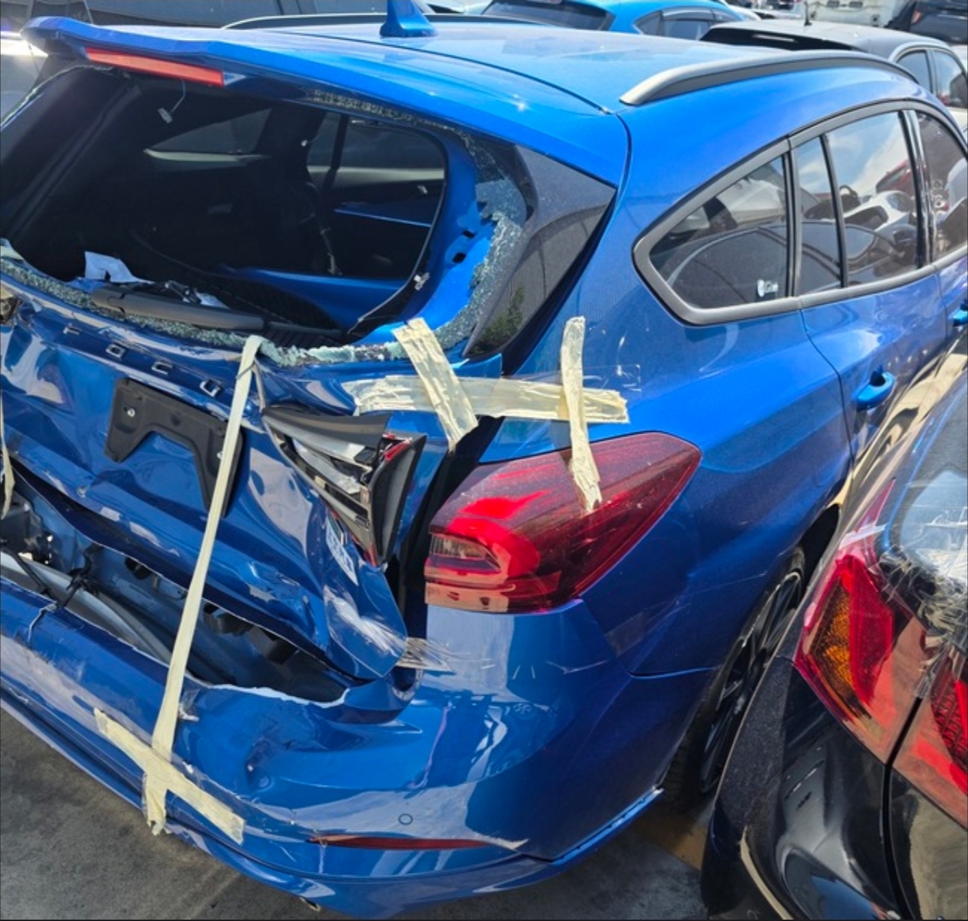 Ford Focus Wagon ST-Line 整車拆賣 二手零件照片 - Orange Garage