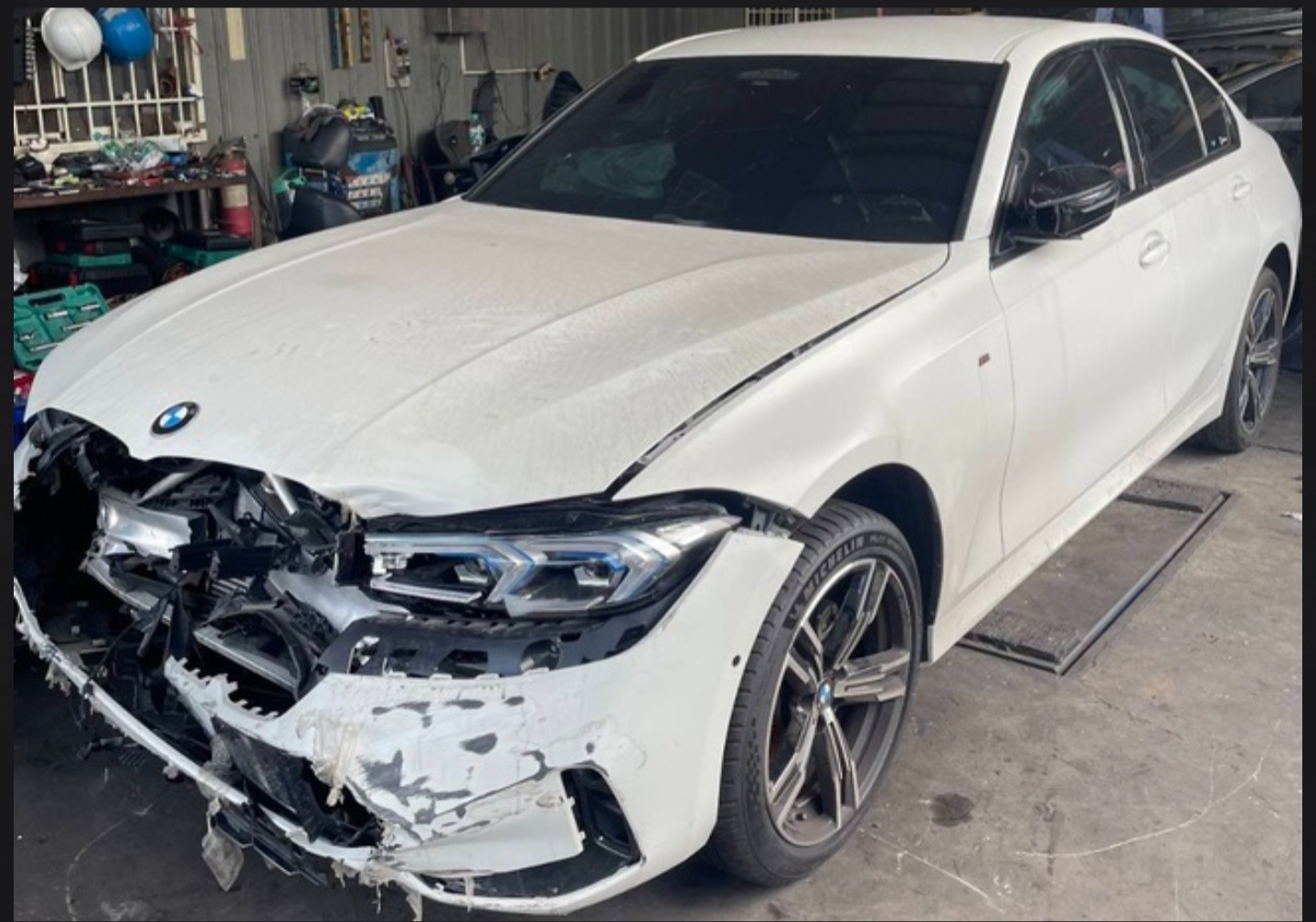 BMW 3 Series 320i 整車拆賣 二手零件照片 - Orange Garage