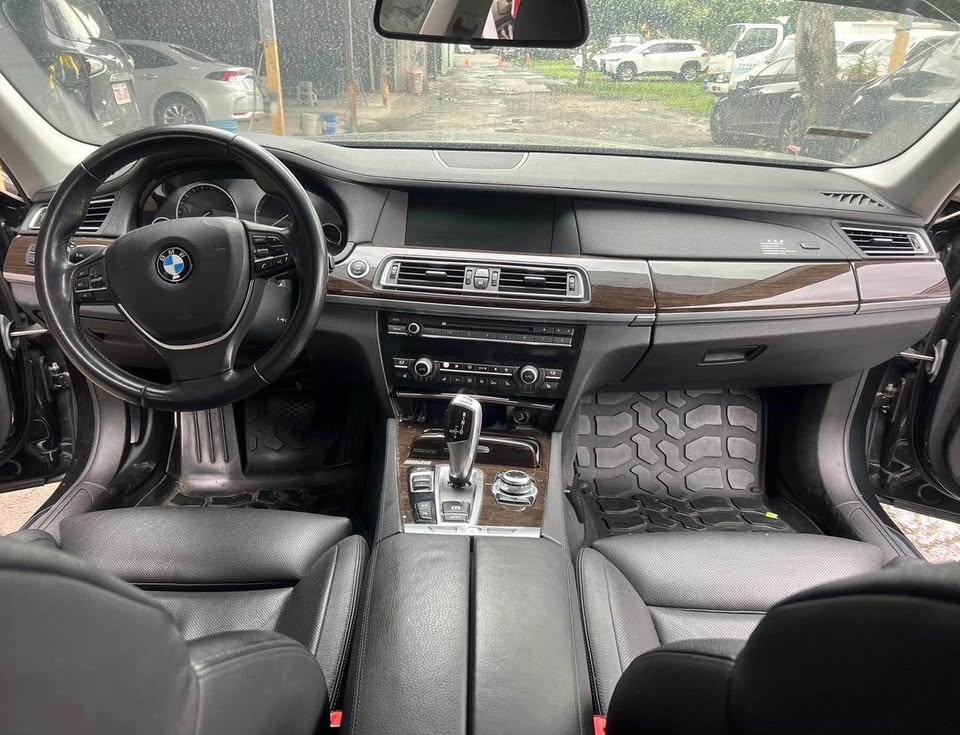 BMW 7 Series 730d 整車拆賣 二手零件照片 - Orange Garage