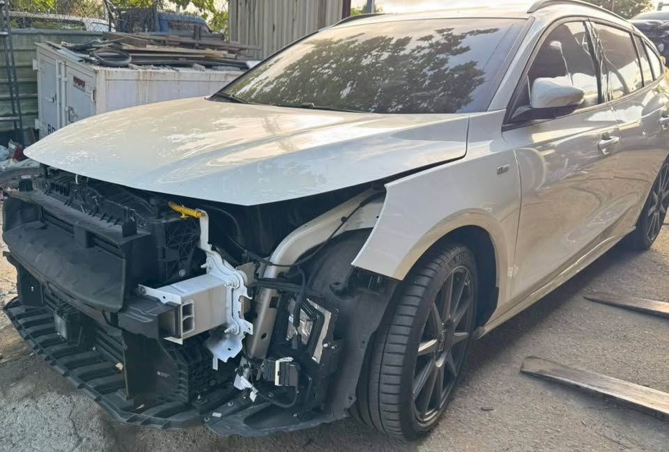 Ford Focus Wagon ST-Line X 1.5 整車拆賣 二手零件照片 - Orange Garage