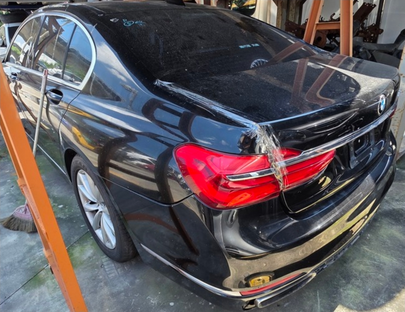BMW 7 Series 730d 整車拆賣 二手零件照片 - Orange Garage