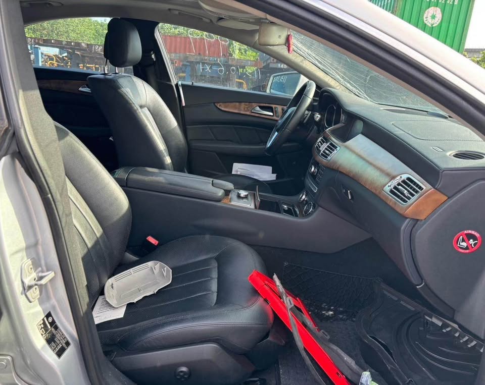 Mercedes-Benz CLS CLS 350 整車拆賣 二手零件照片 - Orange Garage