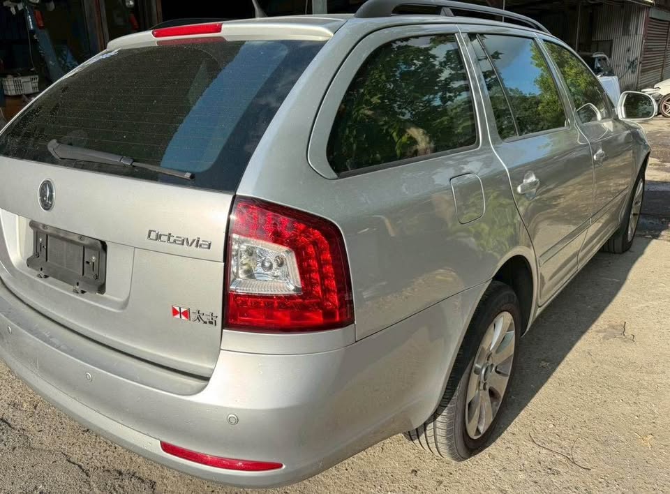 Škoda Octavia Combi 1.6 整車拆賣 二手零件照片 - Orange Garage