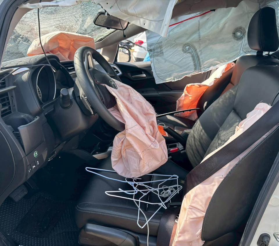 Honda Fit 1.5 整車拆賣 二手零件照片 - Orange Garage