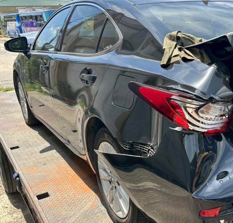 Lexus ES300h 2.5 整車拆賣 二手零件照片 - Orange Garage