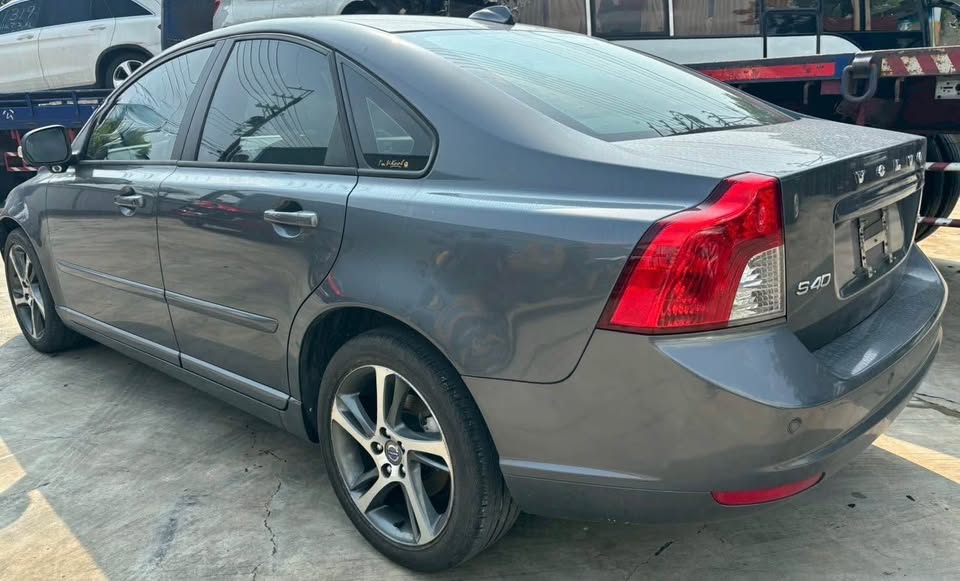 Volvo S40 2.0 整車拆賣 二手零件照片 - Orange Garage